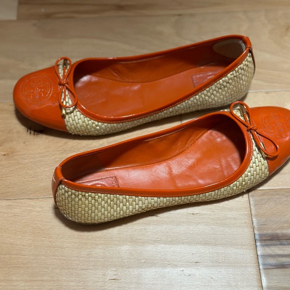 TORY BURCH Orange Patent Basket Weave Ballet - Picture 8 of 9